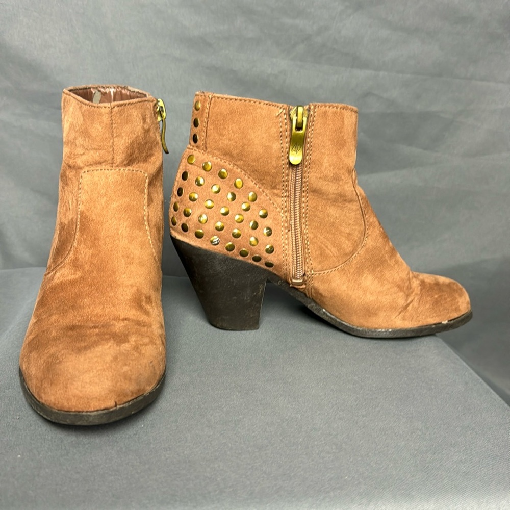 Sam & Libby brown suede booties